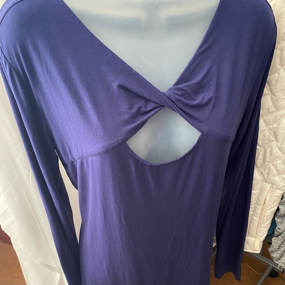 🔥3 for $20 Navy blue cotton knot top, peekaboo bodice, size Large - Picture 1 of 6